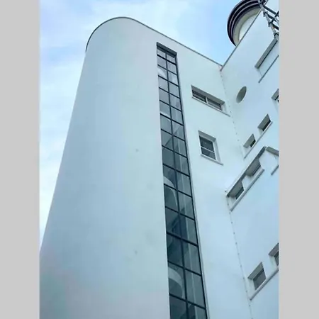 Appartement Elegant Et Parking Dans Batiment Historique *